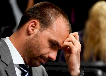 Eduardo Bolsonaro pede licença do cargo de deputado para viver nos EUA