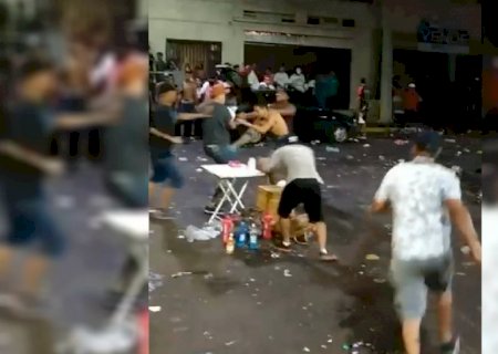 Foliões brigam e acabam com a festa do bloco na Avenida Calógeras