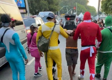‘Power Rangers’ da polícia prendem homem com celulares furtados em bloco na zona sul de SP