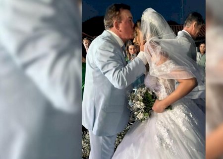 Com 51 anos de diferença, Amado Batista celebra união com Miss Mato Grosso