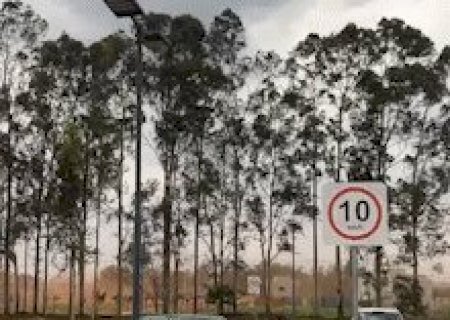 Vendaval com poeira antecede chuva fraca em Dourados