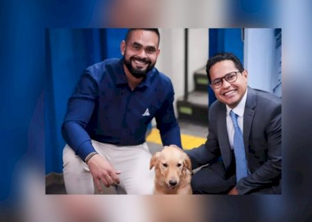 Visita de Paçoca à Câmara destaca a importância de cães em terapias para autismo