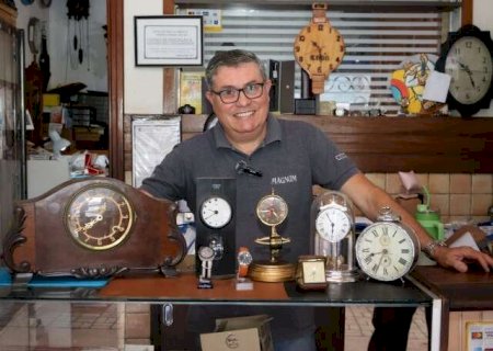 Ronaldo era faxineiro em relojoaria at&eacute; virar dono e cuidar do tempo