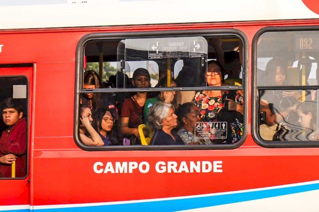 Feriado de Tiradentes altera hor&aacute;rios do transporte coletivo