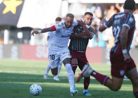 PC Oliveira considera que houve falta de Neymar em gol do Santos sobre o Fluminense; veja o lance