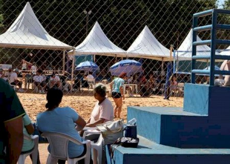 Atentos aos lances, pais acompanham os filhos nos Jogos Escolares