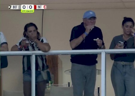 Afastado do comando da SAF, John Textor acompanha jogo do Botafogo em Brasília