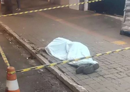 Estudante &eacute; executado com quatro tiros no Centro de Navira&iacute;