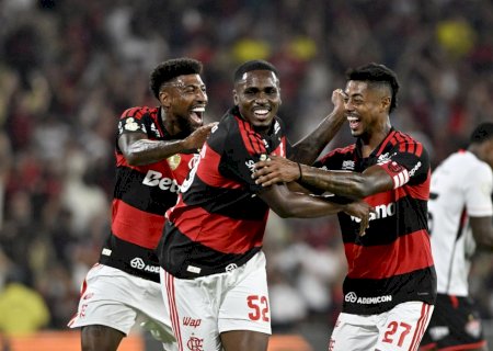 "Não somos uma equipe jovem": como estratégia do Flamengo explica rotação de Jardim para encarar maratona