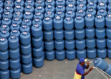 Governo libera R$ 330 milhões para segurar preço do gás de cozinha