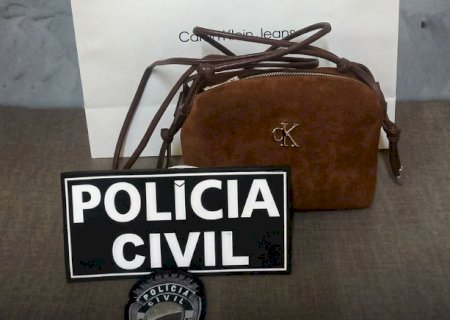 Mulher furta bolsa de R$ 779 ap&oacute;s gastar R$ 1,2 mil em shopping
