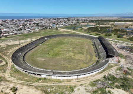 Projeto para transformar estádio abandonado há 19 anos em autódromo oval dá novo passo