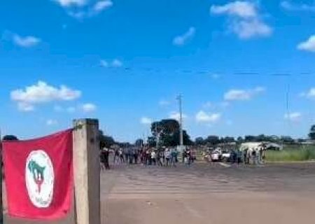 MST entra em &aacute;rea do porto seco e come&ccedil;a a levantar barracos