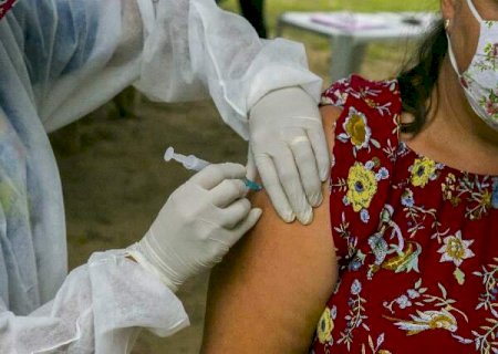 Corumb&aacute; refor&ccedil;a vacina&ccedil;&atilde;o durante ponto facultativo e feriado