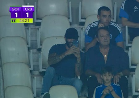 Gusttavo Lima assiste a jogo do Cruzeiro com o compadre Pedro Lourenço: "O PIB é alto"