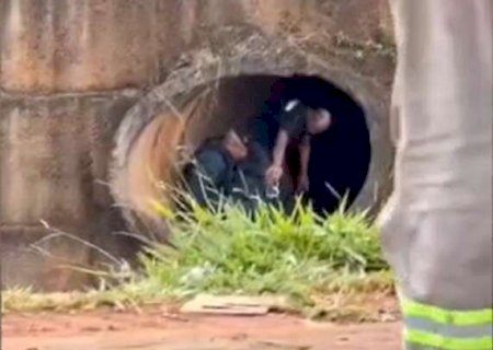 Suspeito de furto de carro &eacute; detido em galeria dentro do Rio Anhandu&iacute;
