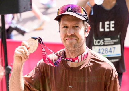 Vettel corre Maratona de Londres em menos de 3h e celebra: "Objetivo ambicioso"