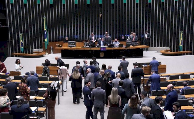 C&acirc;mara aprova Refis eleitoral que flexibiliza puni&ccedil;&otilde;es aos partidos