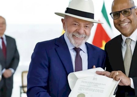 Lula recebe credenciais de sete novos embaixadores