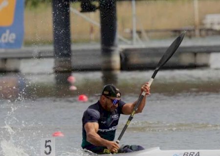 Fernando Rufino conquista ouro na Copa do Mundo de paracanoagem