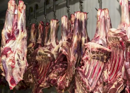 China suspende três frigoríficos brasileiros após irregularidades