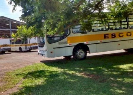 Sem transporte, alunos da zona rural est&atilde;o h&aacute; um m&ecirc;s fora da escola