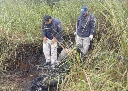 Homem &eacute; assassinado e corpo queimado ao lado de moto na fronteira