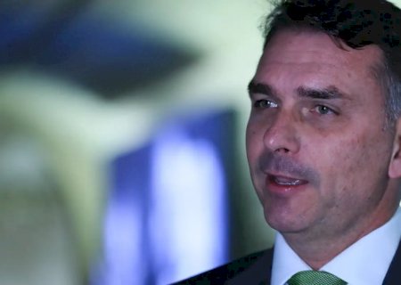 Deputados pedem investigação sobre relação entre Vorcaro e Flávio