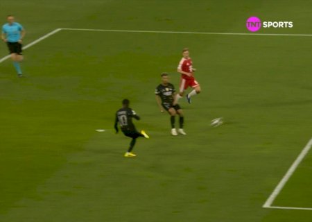 Imprensa europeia destaca tática de Luis Enrique com Safonov para conter Olise em Bayern x PSG; entenda
