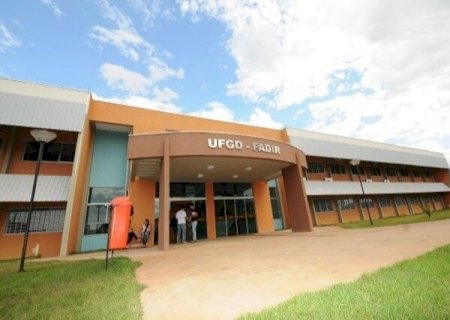Com sal&aacute;rios de at&eacute; R$ 8,3 mil, sele&ccedil;&atilde;o da UFGD segue com inscri&ccedil;&otilde;es abertas