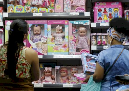 Com queda do dólar, comércio cresce 0,5% em março e amplia recorde