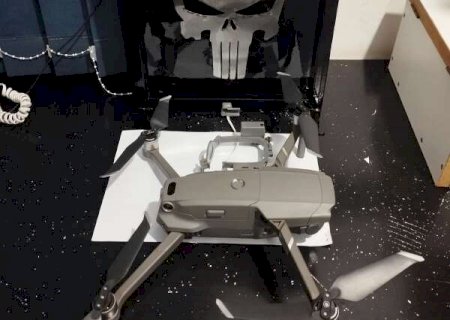 Drone com maconha e 4 celulares fica preso em tela de prote&ccedil;&atilde;o de pres&iacute;dio