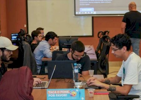 Em clima de &ldquo;O Aprendiz&rdquo;, estudantes encaram desafios reais da ind&uacute;stria
