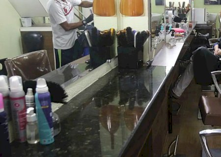 IBGE: setor de serviços recua 1,2% em março