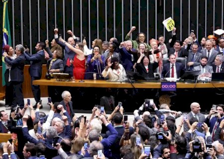 Saiba como votaram os deputados na PEC que acaba com a escala 6x1