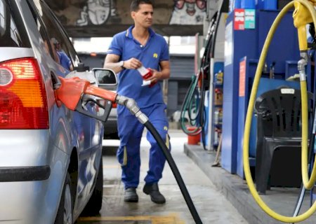 Governo fixa subvenção à gasolina em R$ 0,44 por litro