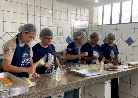 Catedral prepara novas confeiteiras para confec&ccedil;&atilde;o do bolo de Santo Ant&ocirc;nio