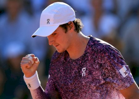 João Fonseca vence Prizmic de virada em 3h27 e vai encarar Djokovic em Roland Garros