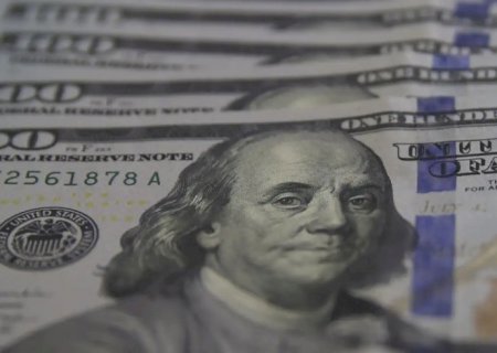 Dólar cai para R$ 5,03 com alívio geopolítico e foco nos EUA
