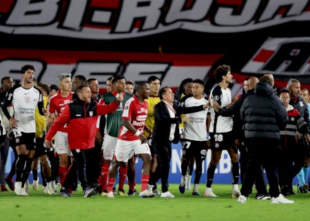 Santa Fe x Corinthians: fim de jogo é marcado por confusão e objetos arremessados ao campo; vídeo