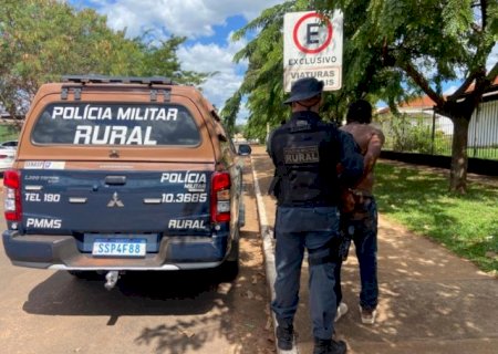 Homem &eacute; preso por matar carvoeiro a facadas ap&oacute;s desentendimento