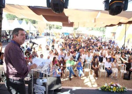No interior, Riedel entrega obras e participa da inaugura&ccedil;&atilde;o de espa&ccedil;o cultural