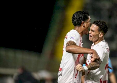 Bragantino vira sobre a Chapecoense e amplia crise do lanterna do Brasileir&atilde;o