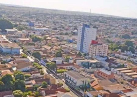 Casal &eacute; condenado por xingar e jogar objetos em recepcionista de hotel