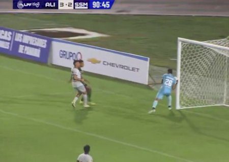 Goleiro marca gol contra e companheiro faz grave acusação: “É um manipulador de partidas'; veja lance