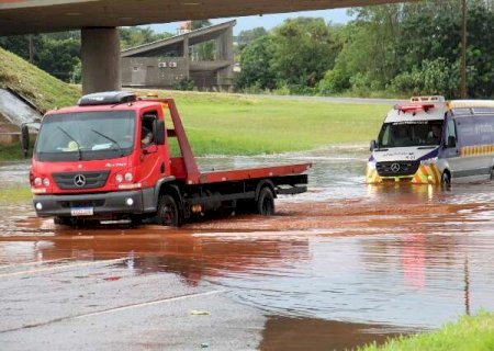 Temporal e ventos fortes deixam cidades de MS em alerta at&eacute; amanh&atilde;