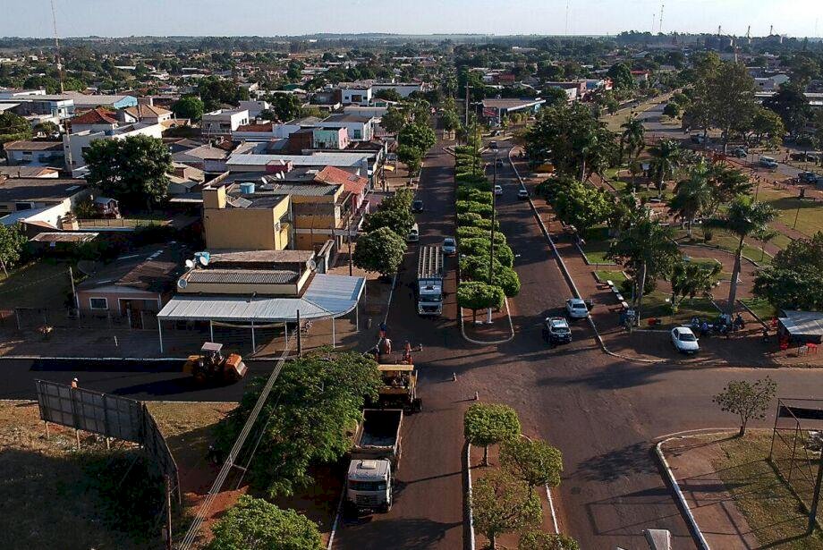 Investimento de R$ 4,8 milhões levará asfalto e drenagem para bairros do município