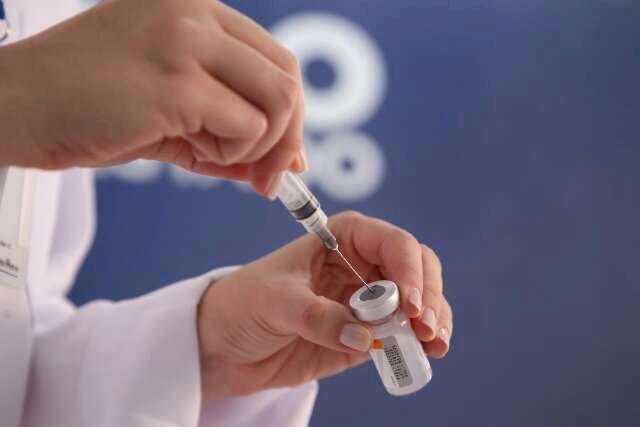 Casos notificados caem 92%, mas Sa&uacute;de retoma vacina&ccedil;&atilde;o contra chikungunya