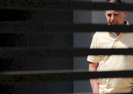 Bolsonaro presta depoimento à polícia sobre apreensão de arma
