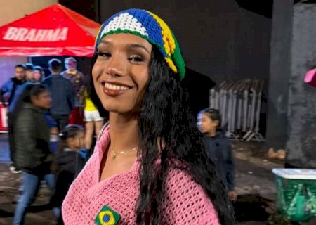 Do croch&ecirc; ao brilho, torcida passou horas preparando o look nacional